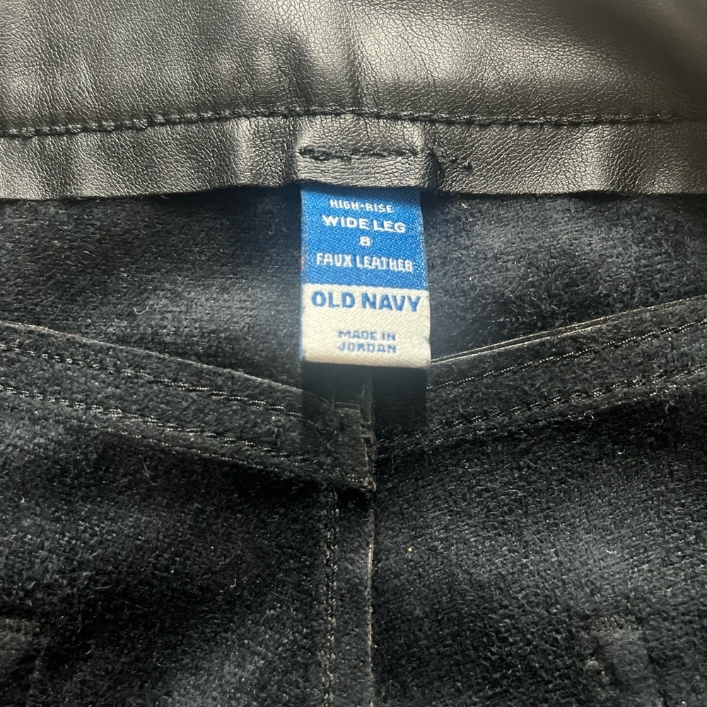 Old Navy Black Faux Leather Pants size 8 wide leg - Picture 3 of 6